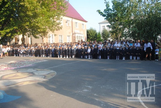 Перший дзвоник відсвяткували у Мукачівській гімназії (ФОТОРЕПОРТАЖ) – 16 Перший дзвоник відсвяткували у Мукачівській гімназії (ФОТОРЕПОРТАЖ) – 16