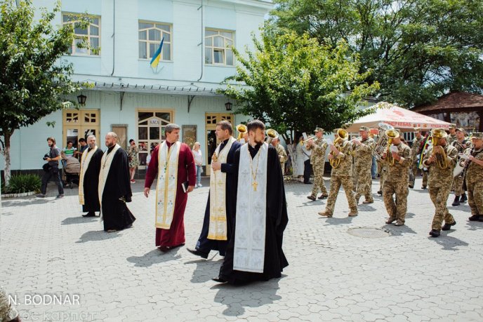 В Ужгороді в останню путь провели військових, які нещодавно трагічно загинули – 11