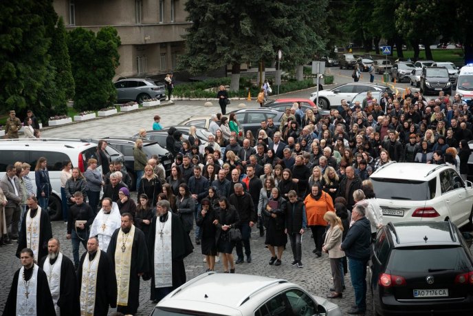 Отримав важке поранення: в Ужгороді поховали молодого Героя – 04