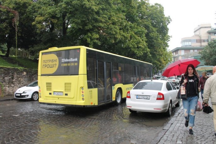 Вулицями Ужгорода їздив новий 100-місний автобус – 09