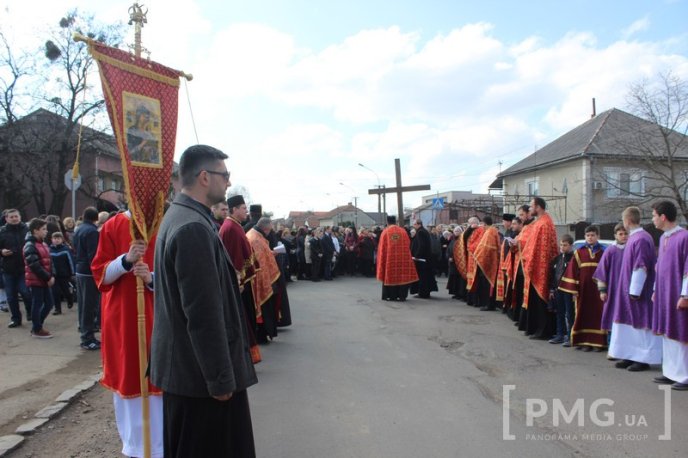 У Мукачеві вірники пройшли Хресну дорогу – 04