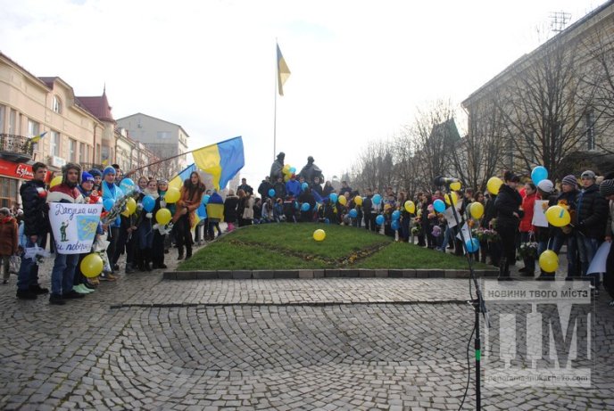 У Мукачеві з оплесками зустрічали героїв-бійців 128-ої бригади (ФОТОРЕПОРТАЖ) – 06