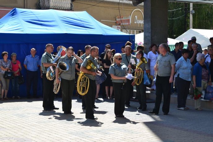 У Берегові попрощались із юнаком, який у день свого народження загинув у зоні АТО (ФОТО) – 09