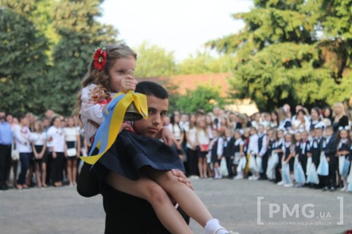 НВК "Гармонія" урочисто відзначила свято Першого вересня лінійкою у вишиванках – 51