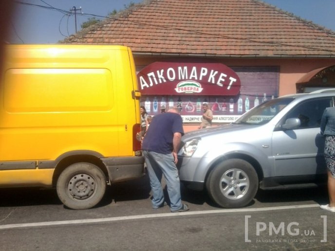 У Мукачеві "BMW" в’їхав у позашляховик "SsangYong" – 02