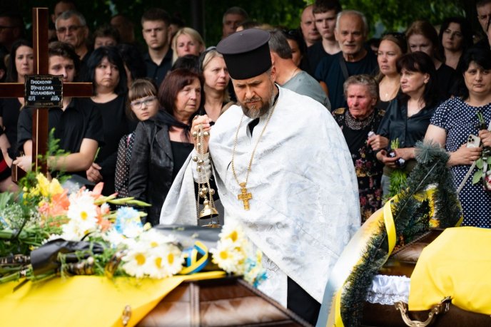 Загинули в один день: на Закарпатті поховали двох військових – 11 Загинули в один день: на Закарпатті поховали двох військових – 11