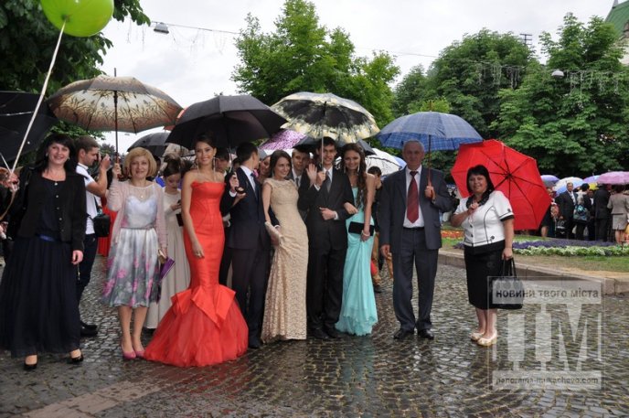 Парад випускників в центрі Мукачева: як це було (ФОТО) – 10