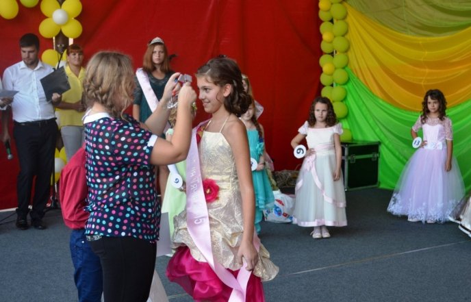 У Тячеві визначили найгарнішу дівчину міста – 01