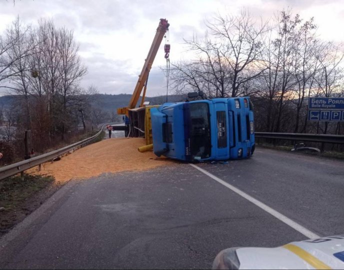 ДТП на Мукачівщині: рух трасою Київ-Чоп заблоковано – 01