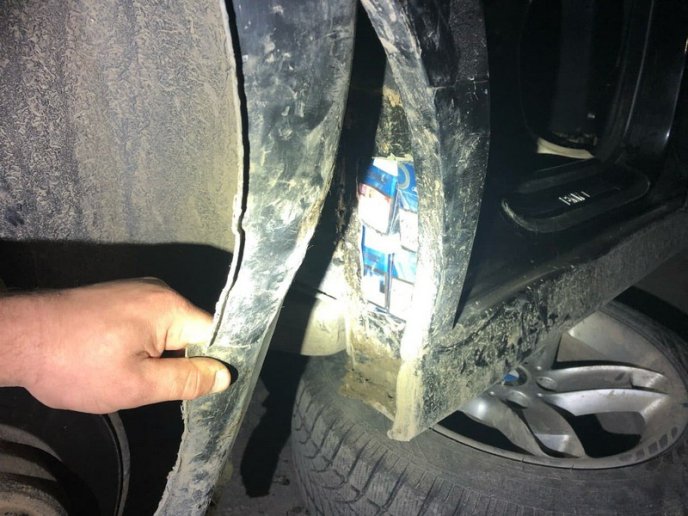 Молодий закарпатець намагався перевезти контрабанду через кордон – 01