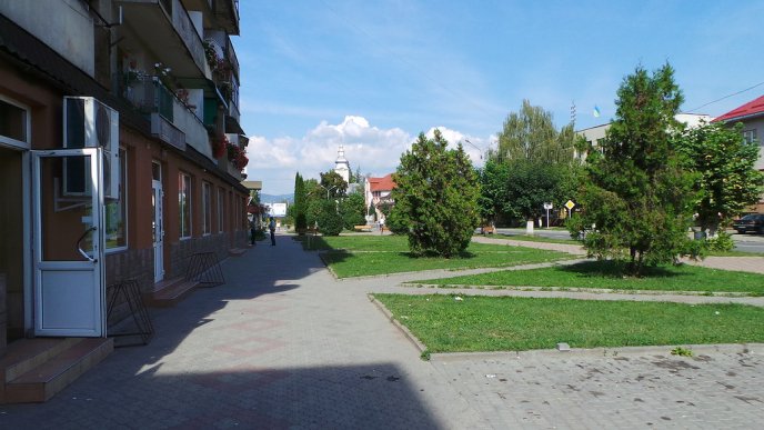 Хоча це і циганське містечко, але воно в рази краще, ніж більшість шахтарських селищ на Донбасі", – блогер про Великий Березний – 07