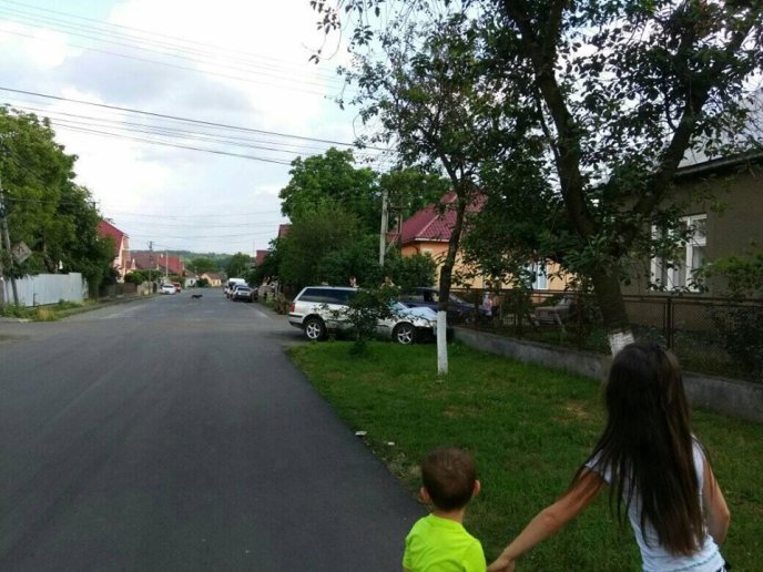 В Іршаві автомобіль врізався в огорожу – 03 В Іршаві автомобіль врізався в огорожу – 03