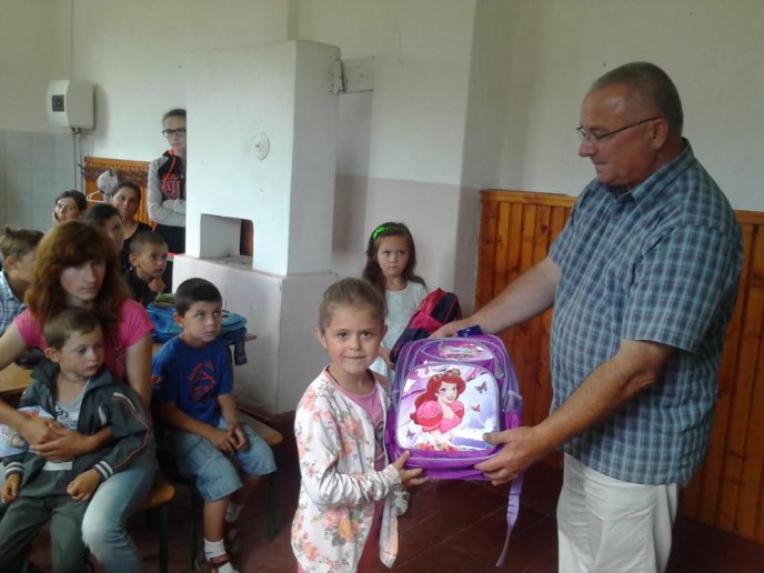Більше півтори тисячі першачків Рахівщини отримали новенькі ранці з канцелярським приладдям – 04