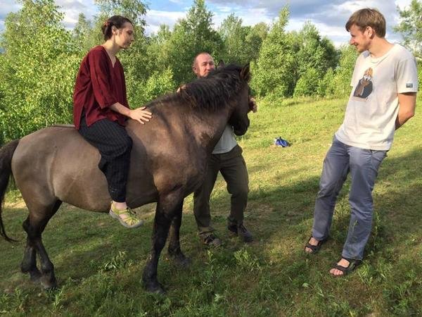 Учасники експедиції проекту "Ukraїner" відвідали ромський табір, ферму гуцульських коней та легендарний "Явірник" – 02