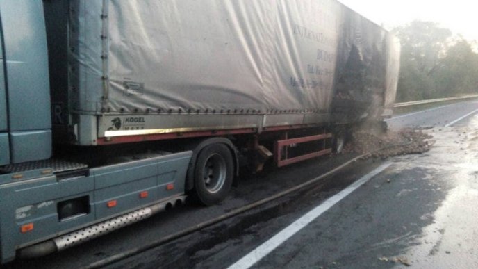 Горіла вантажівка: подробиці від рятувальників – 03