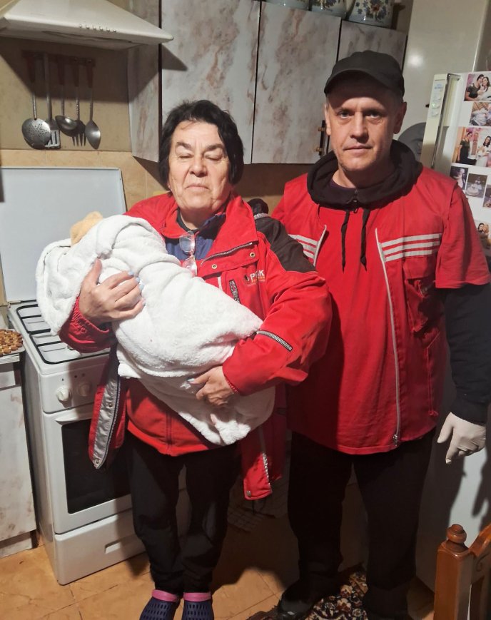 Нічні пологи в селі — закарпатка народила дитину просто вдома – 01 Медики, які прийняли пологи на дому