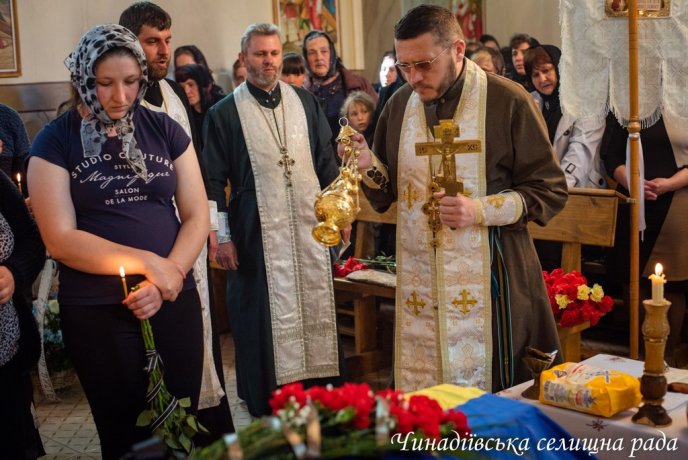 На Мукачівщині поховали загиблого на війні Героя Віктора Іньшина – 10