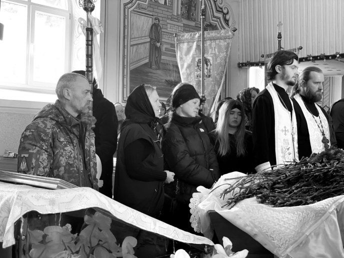 Мукачівщина попрощалася з Героєм, який повернувся із заробітків, щоб захищати Україну – 06