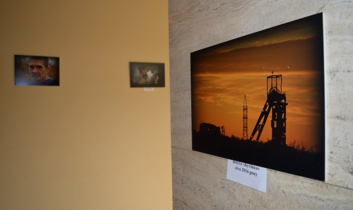 У фойє Закарпатської ОДА відкрили виставку світлин воїнів АТО – 02