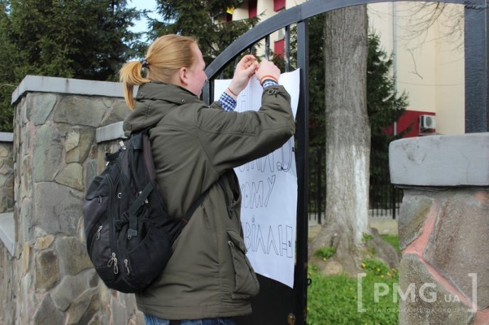Мукачівські активісти пікетували місцеву прокуратуру – 02
