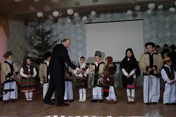 У Нижній Апші діти співали колядки румунською мовою – 05
