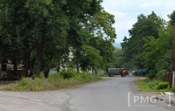 Поблизу Мукачева продовжують працювати тимчасові блокпости військових – 01