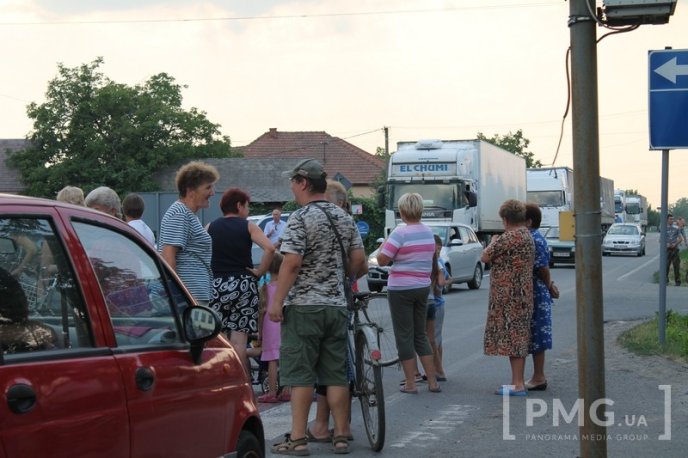 Мешканці Ракошина не збираються відкривати трасу міжнародного сполучення "Київ-Чоп" – 22