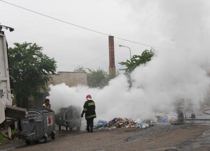 В Ужгороді на одній із вулиць лунали вибухи – 07