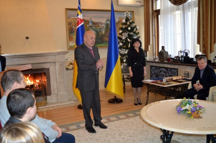 Закарпатців відзначили найвищими президентськими та обласними нагородами – 02