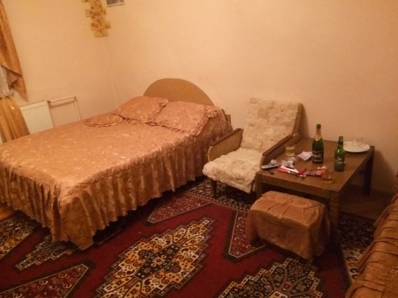 На Ужгородщині звідниця торгувала жінками через мережу інтернет – 02