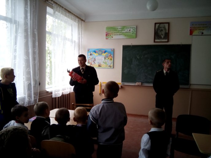 Міжгірські рятувальники продовжують навчати правилам безпеки місцеве населення – 04