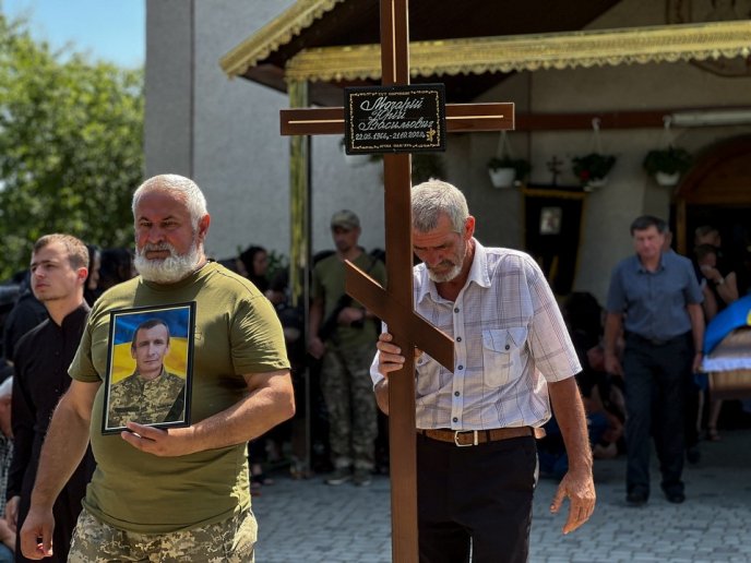 У Мукачівській ТГ поховали воїна, який загинув у жовтні 2022 року – 03 Фото — Мукачівська міська рада