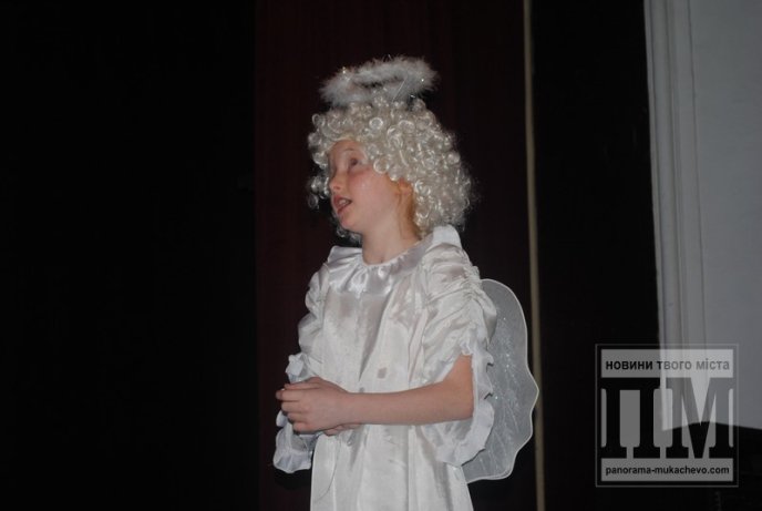 Мукачівським дітлахам показали виставу про Святого Миколая (ФОТО) – 07