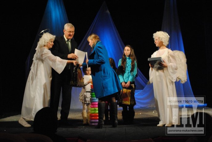 В Мукачеві відбулась новорічна вистава (ФОТО) – 12