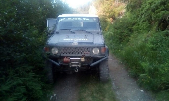 Тікаючи від прикордонників, контрабандисти покинули в горах машину і велику партію сигарет – 01