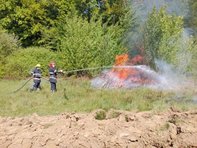 Рятувальники спільно з лісниками приборкували умовну пожежу в лісовому масиві с. Н.Коропець – 04