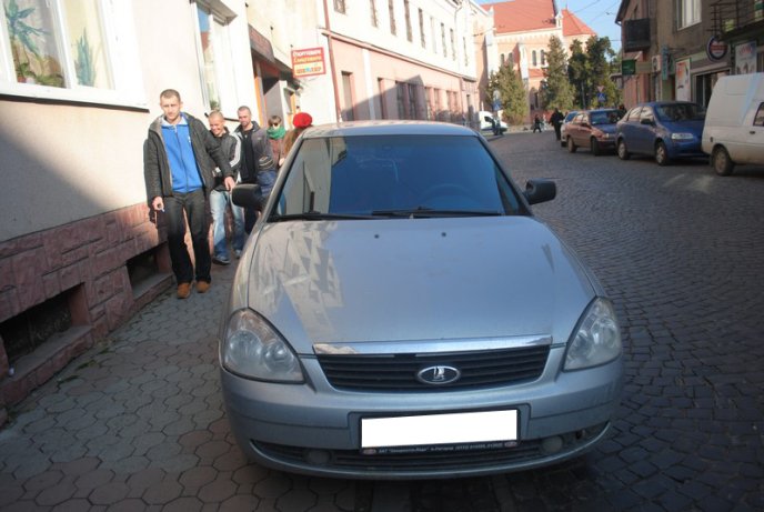 Вулицю Недецеї у Мукачеві заполонили "олені" (ФОТО) – 02 Вулицю Недецеї у Мукачеві заполонили "олені" (ФОТО) – 02