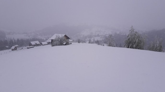 Гори замітає снігом: опубліковано фото – 05