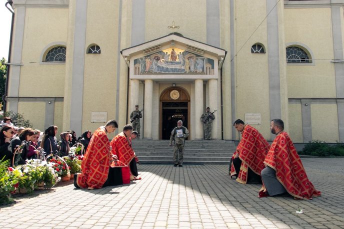 У Мукачеві поховали військового, який із перших днів війни був на фронті – 03