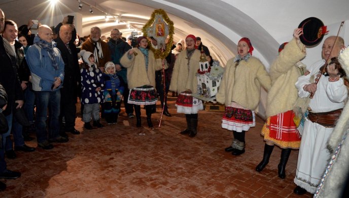 В Ужгороді стартував гастрономічно-колядницький фестиваль «Василля» – 04