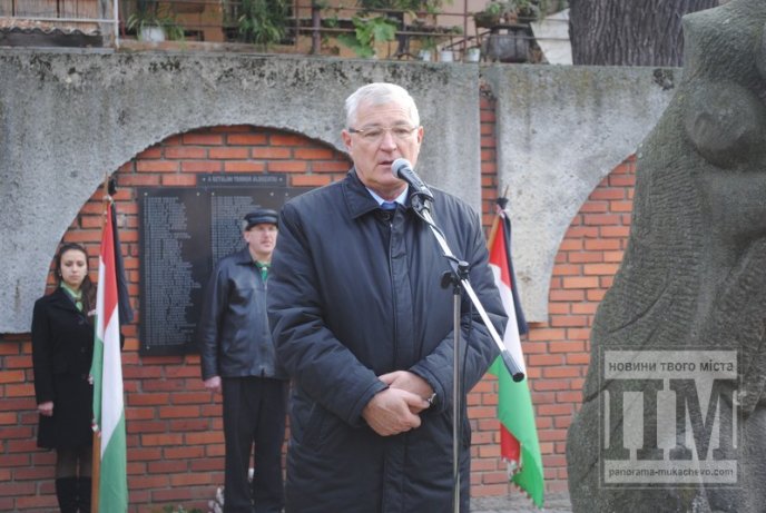 Угорська громада Мукачева поклала вінки до пам’ятної дошки жертвам сталінських репресій (ФОТОРЕПОРТАЖ) – 10