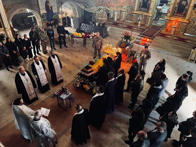 У Мукачеві провели в останню путь 24-річного військового – 05