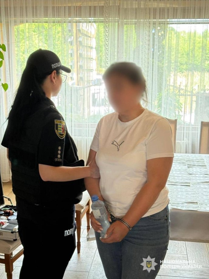 На Закарпатті поліція затримала сімейну лікарку: у чому її підозрюють – 01 На Закарпатті поліція затримала сімейну лікарку: у чому її підозрюють – 01