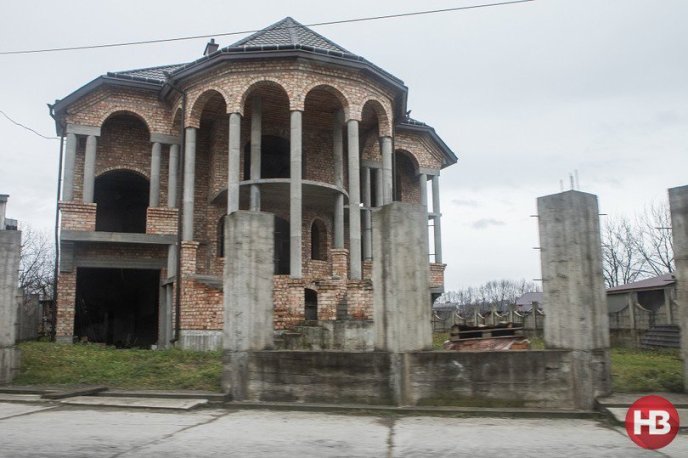 Як заробітчани перетворили невелике село на Закарпатті на елітне котеджне селище – 16