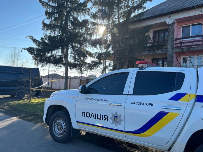На голову натягнув пакет: поліція розповіла подробиці жорстокого вбивства на Закарпатті – 01