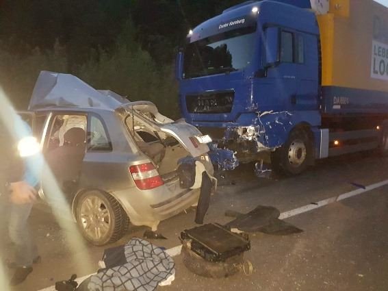 У реанімації померла третя особа: подробиці від поліції та нові фото шокуючої ДТП на Свалявщині – 06