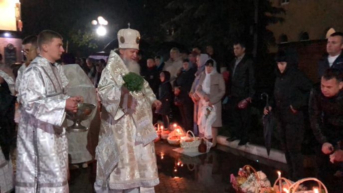 Як освячували пасхальні кошики у Мукачівському кафедральному соборі Почаївської ікони Божої Матері – 07 Як освячували пасхальні кошики у Мукачівському кафедральному соборі Почаївської ікони Божої Матері – 07