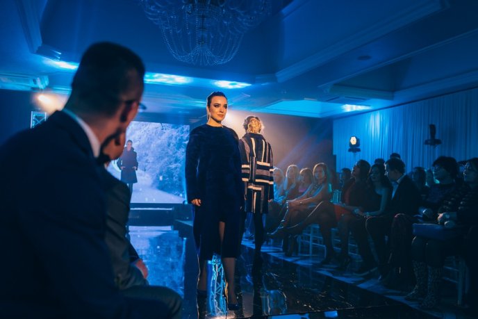 Мода заради життя: на Закарпатті відбувся ІІІ-й благодійний показ мод дизайнерки Роксолани Новак – 63