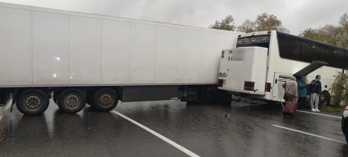 Внаслідок моторошної ДТП на Закарпатті загинуло 2 людей. Поліція розповіла подробиці – 03 Внаслідок моторошної ДТП на Закарпатті загинуло 2 людей. Поліція розповіла подробиці – 03