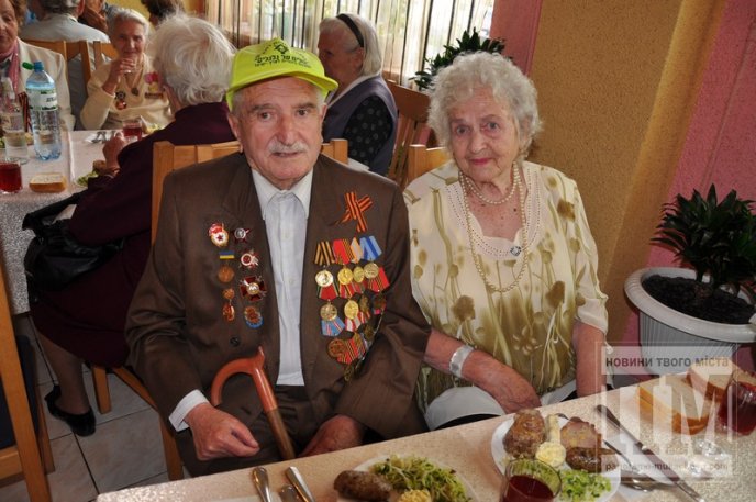 Мер Мукачева випив з ветеранами "фронтові" 100 грам (ФОТО) – 03